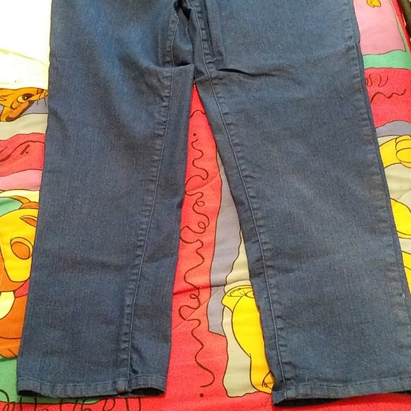 Jeans - Picture 2 of 3